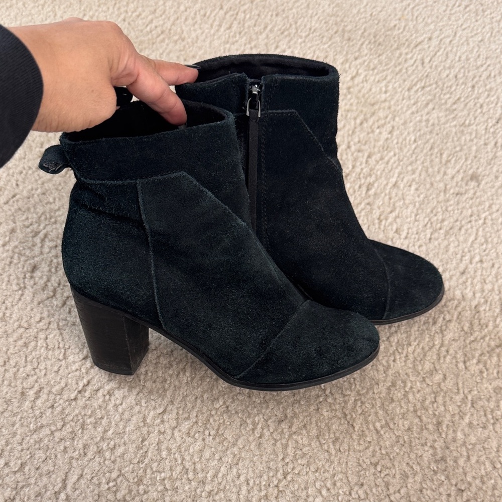 Toms Black Suede Heel Ankle Booties - Size 6.5